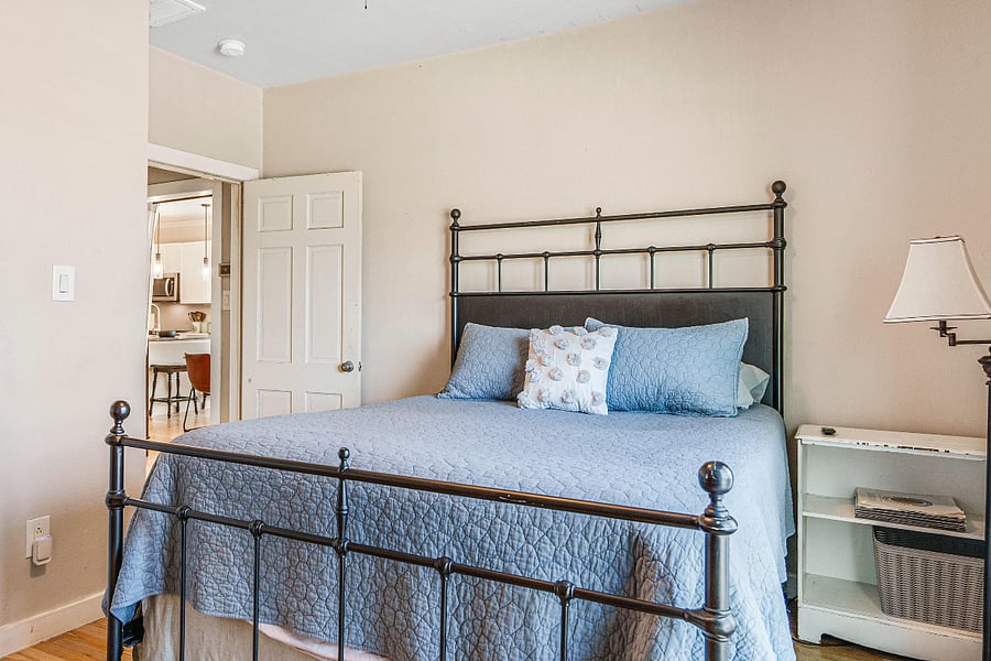 Front bedroom - queen bed, closet