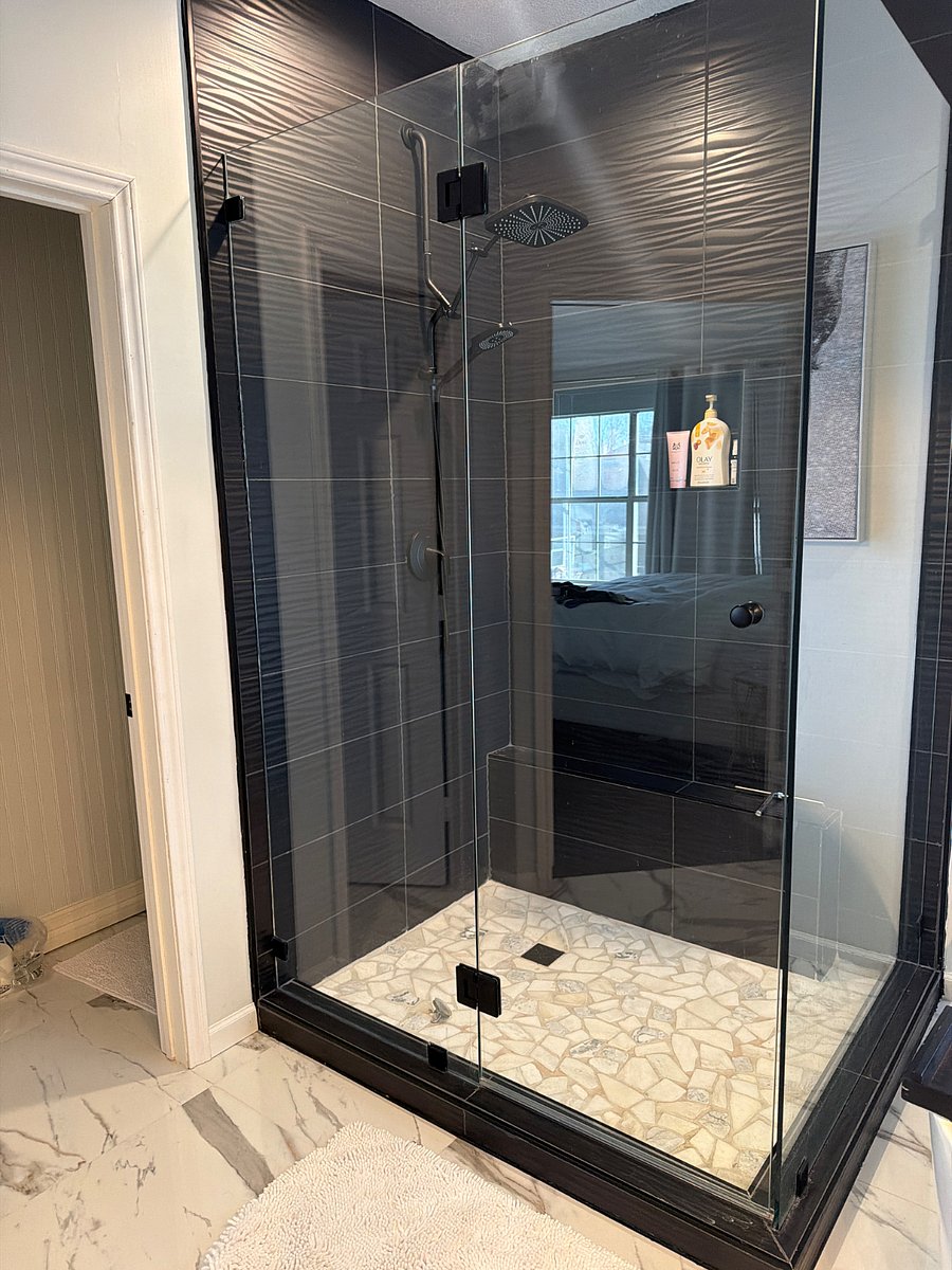 Newly remodeled, master Spa shower
