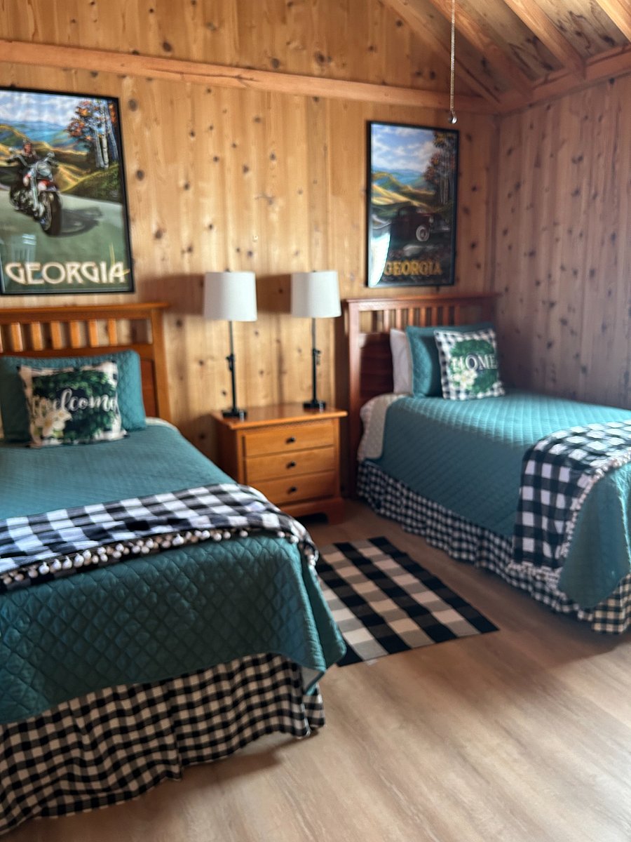 Twin beds in second bedroom