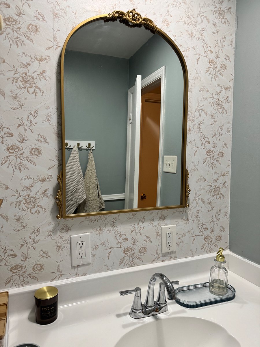 Upstairs full bath