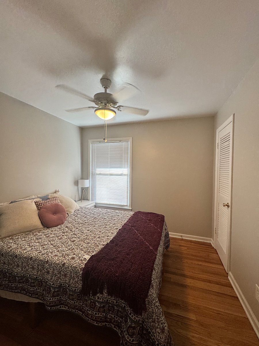 2nd bedroom - Queen bed