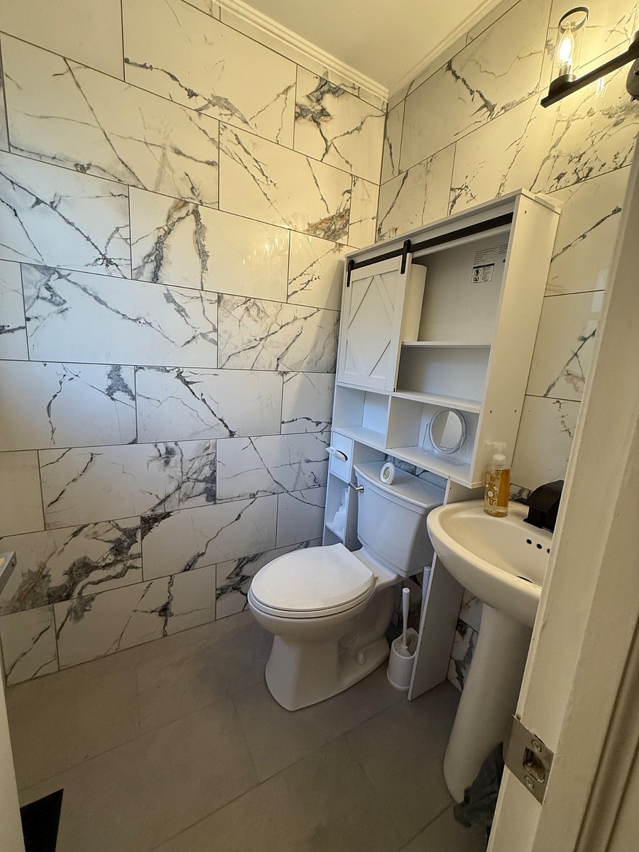 1/2 Bath En Suite