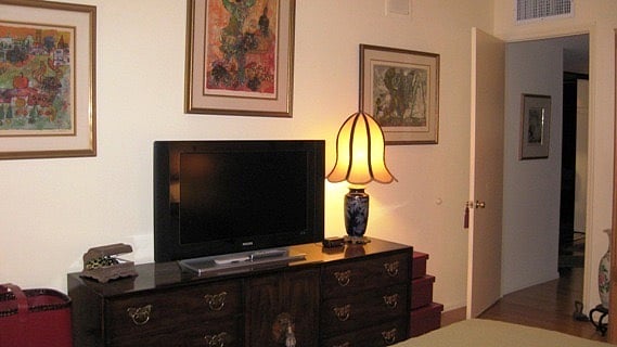 Guest room