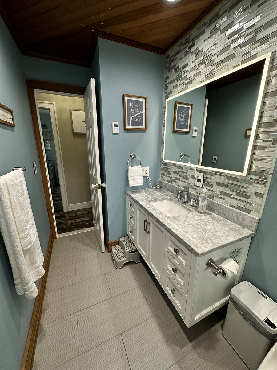 Main Full Bathroom