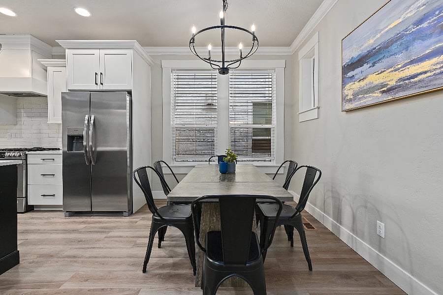 Full kitchen with dedicated dining space, table, and six dining chairs.