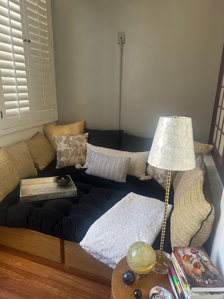 Library area with daybed for reading or an additional guest
