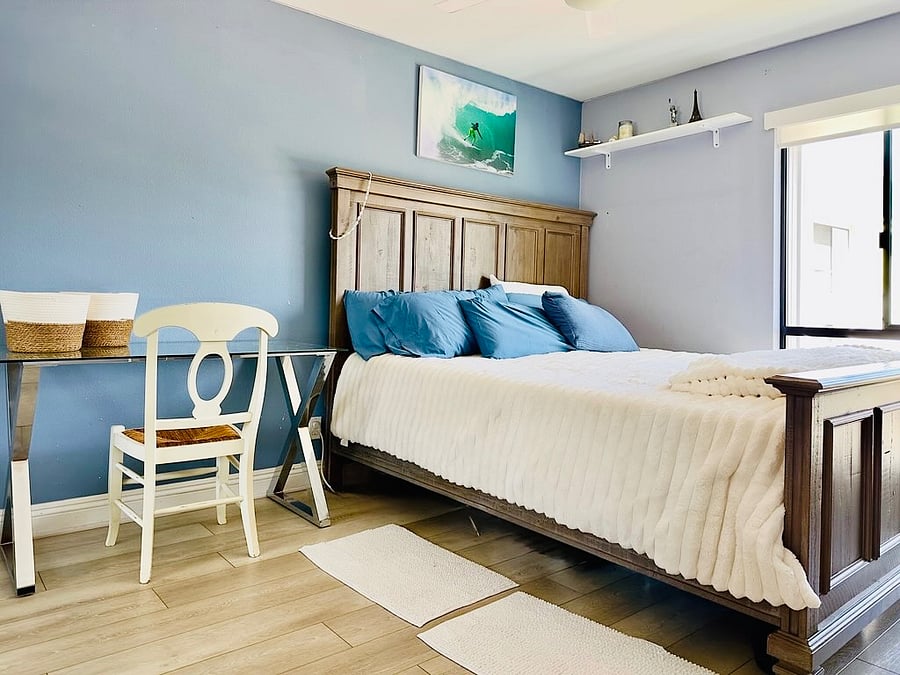 Secondary bedroom with Cal King bed and olenty if space including 65in smart tv! 