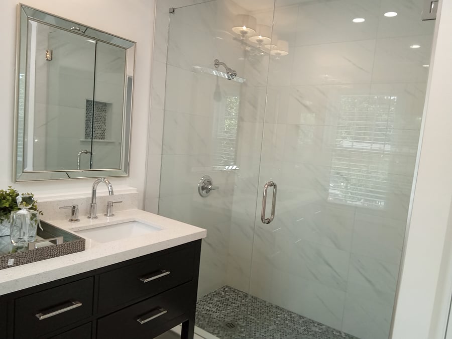 Primary Bath en suite2