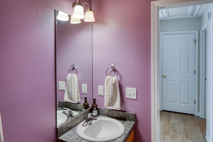 2nd floor full bathroom
