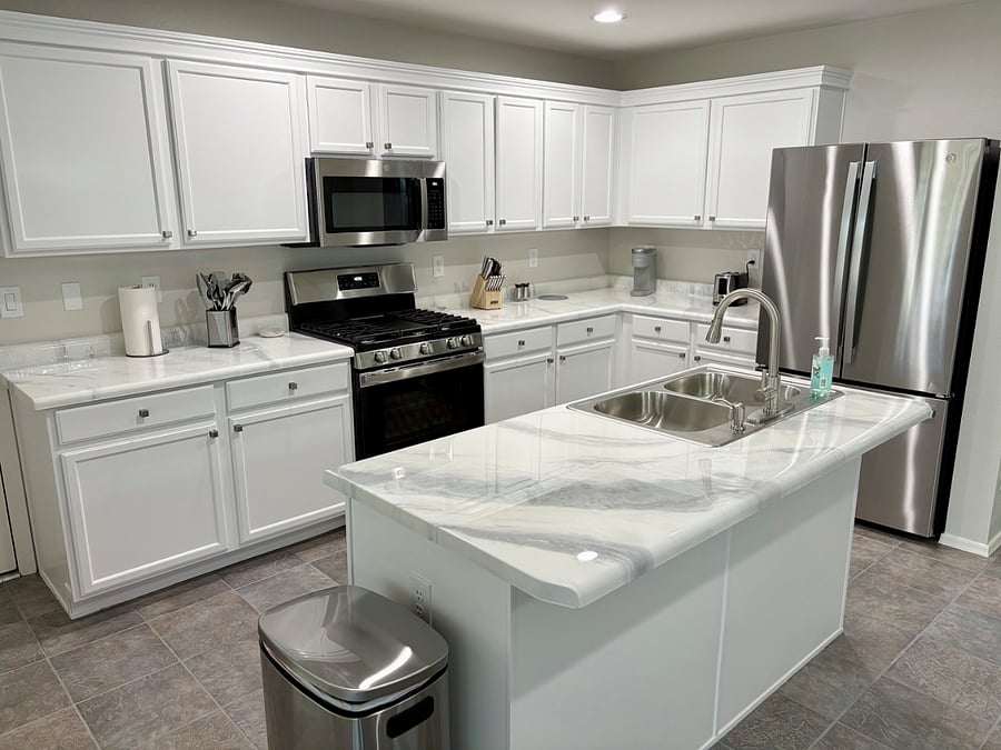 Full kitchen