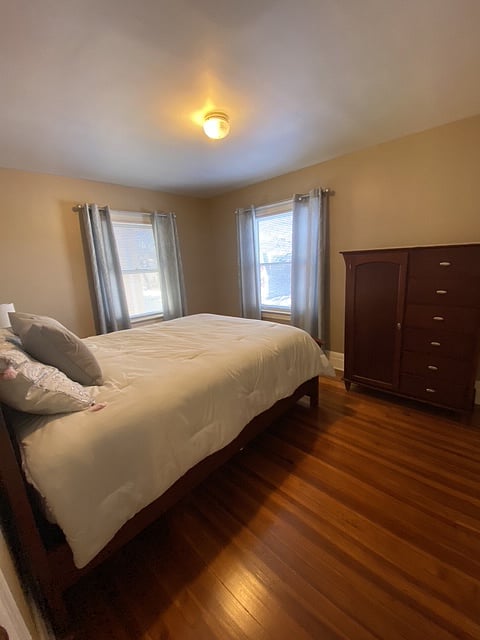 Queen bed 