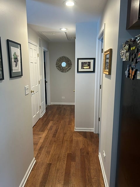 Hallway to bathroom, bedroom and TV room