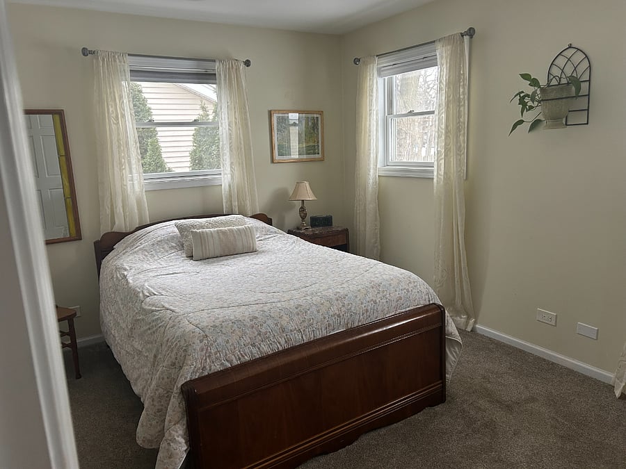 Second bedroom with full size bed
