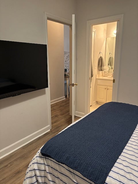 Private Bed/Bath Combo