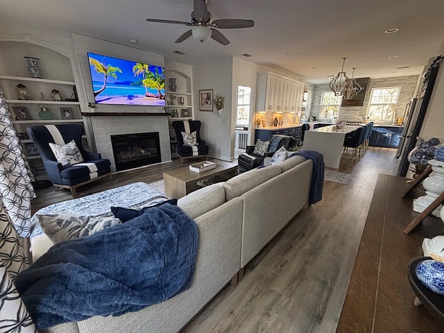 Owner's Living Room, Shared Space off Kitchen