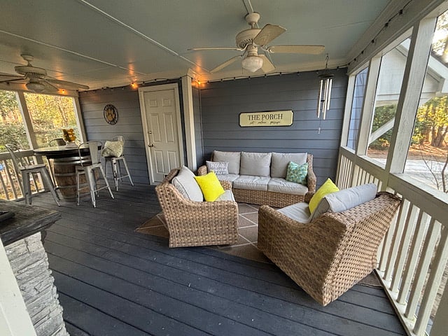 Lovely Screened Porch!