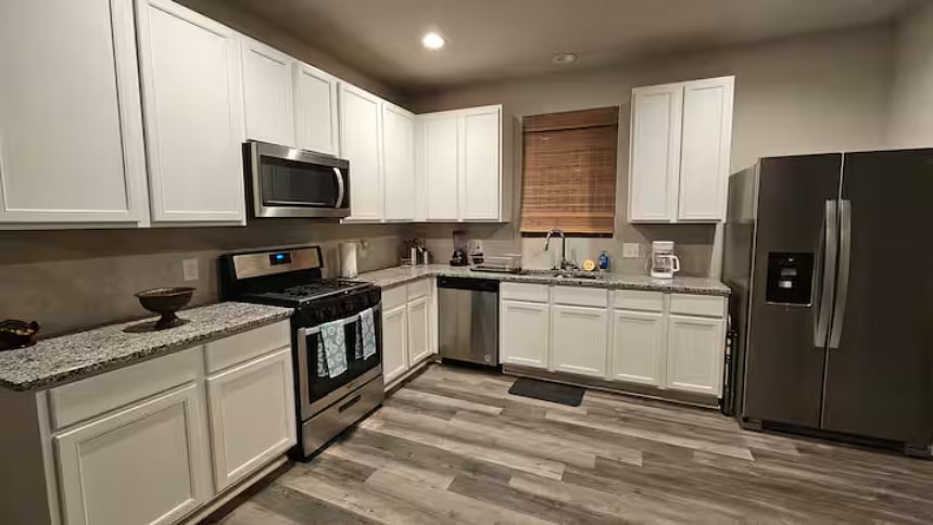 Beautiful fully stocked kitchen open to use