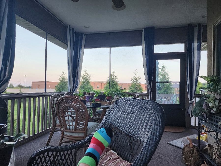Relax on the screened in porch with your morning coffee while enjoying a cup of coffee in a peaceful backyardviews of local wildlife
