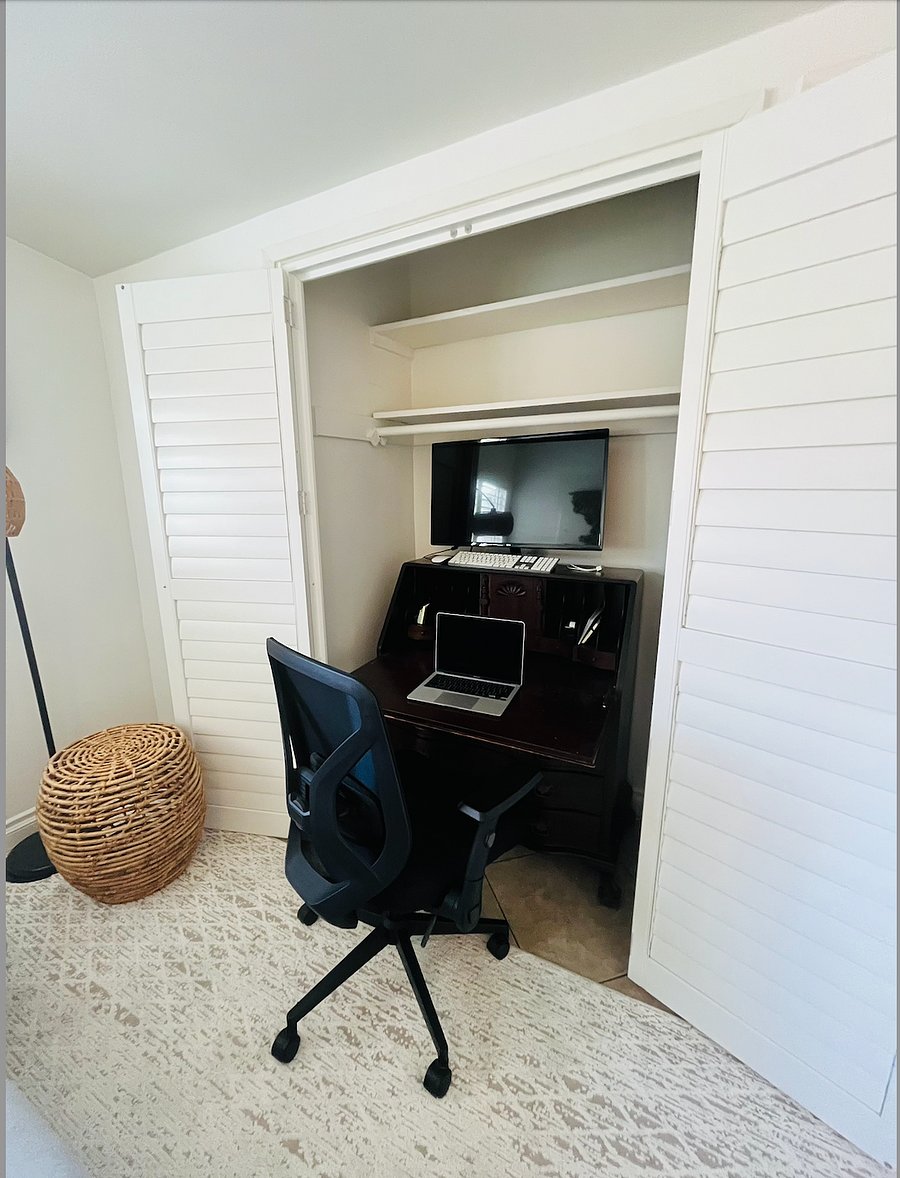 Optional second work station.