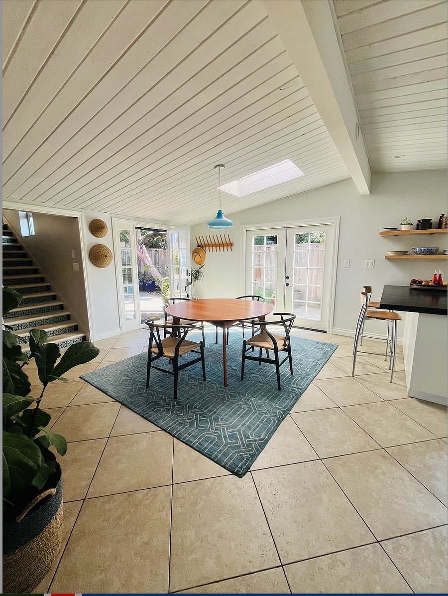 Kitchen/dining room.