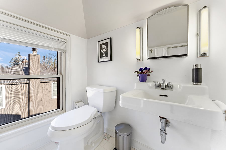 King bedroom half bath