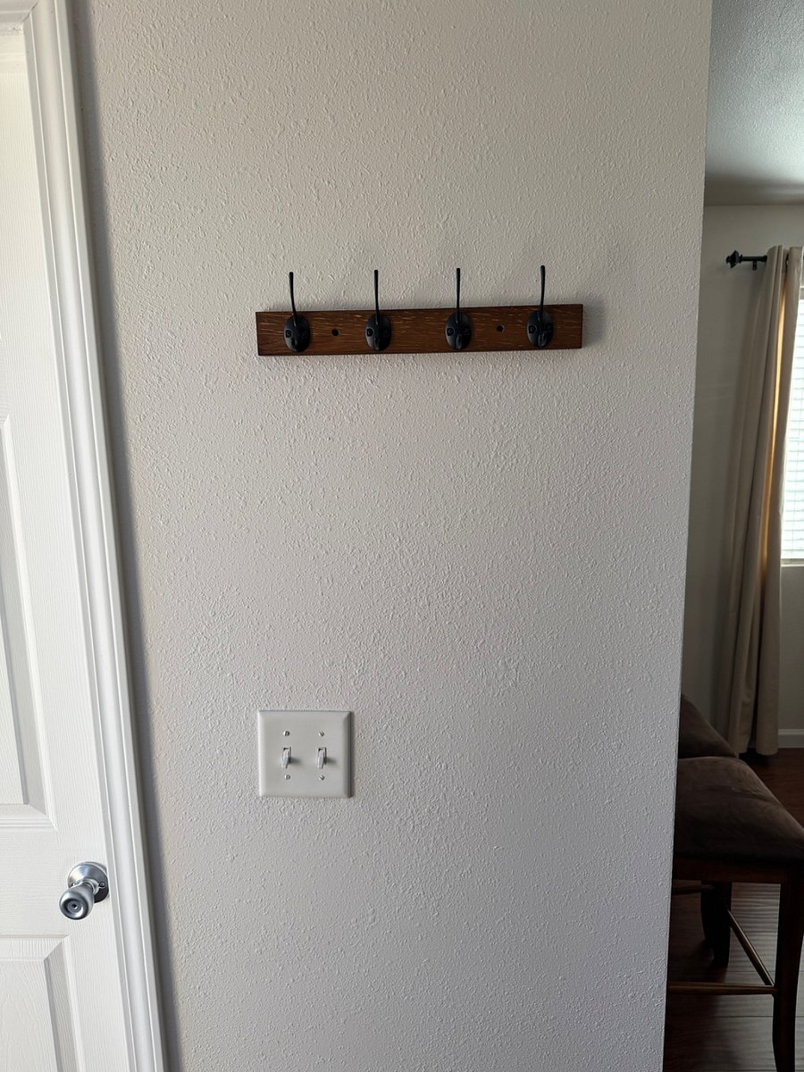 Extra rack for your items near the entrance 