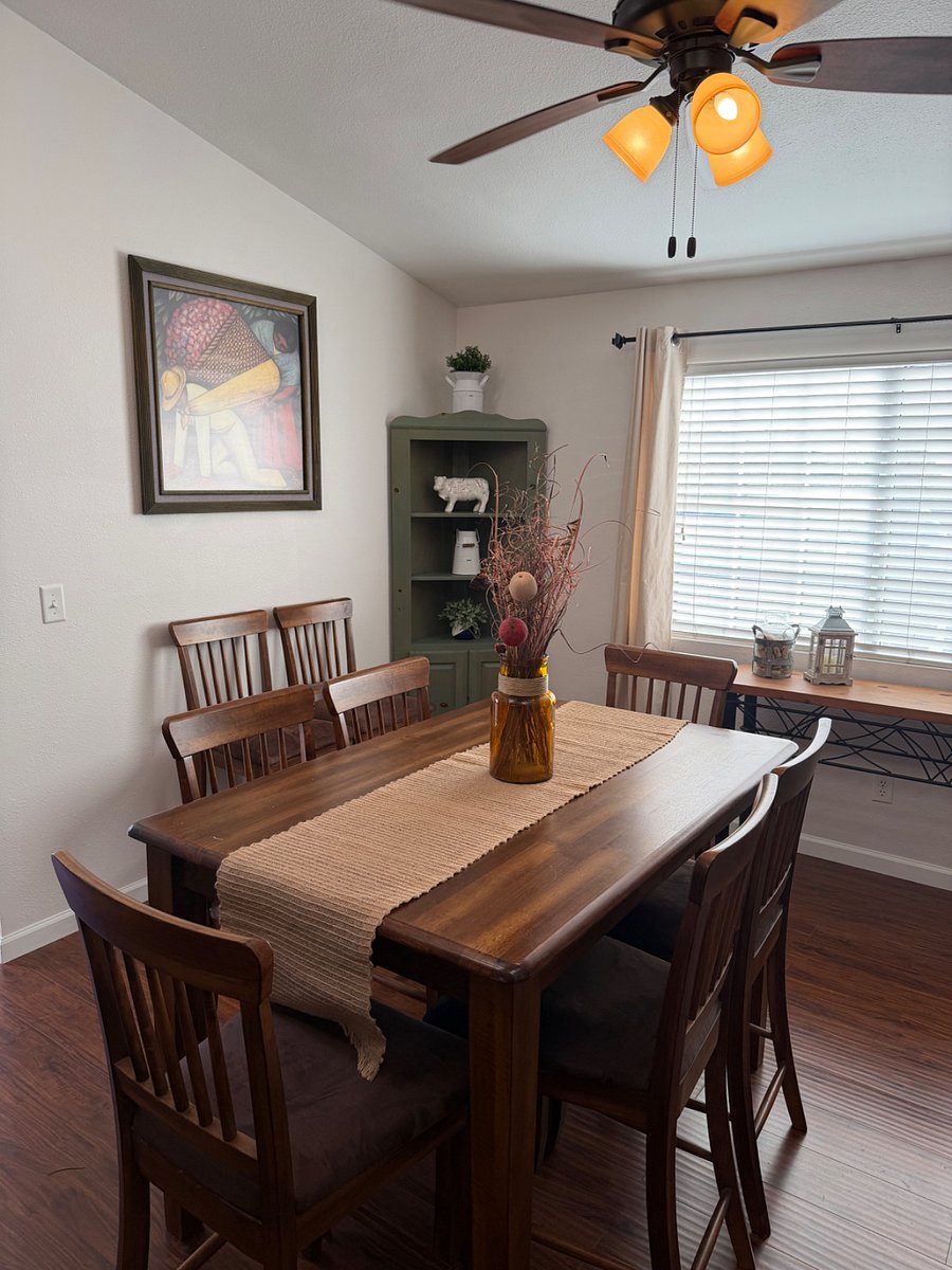 4-6 seat dining room table with chairs 