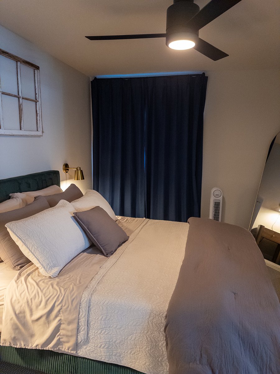 Example of the blackout curtains, taken around 3 pm (same time as the picture with the curtains open)