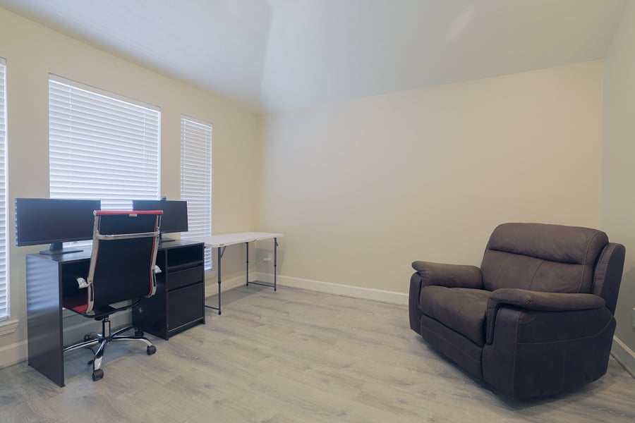 Extra Large Office with additional monitors for business travelers.