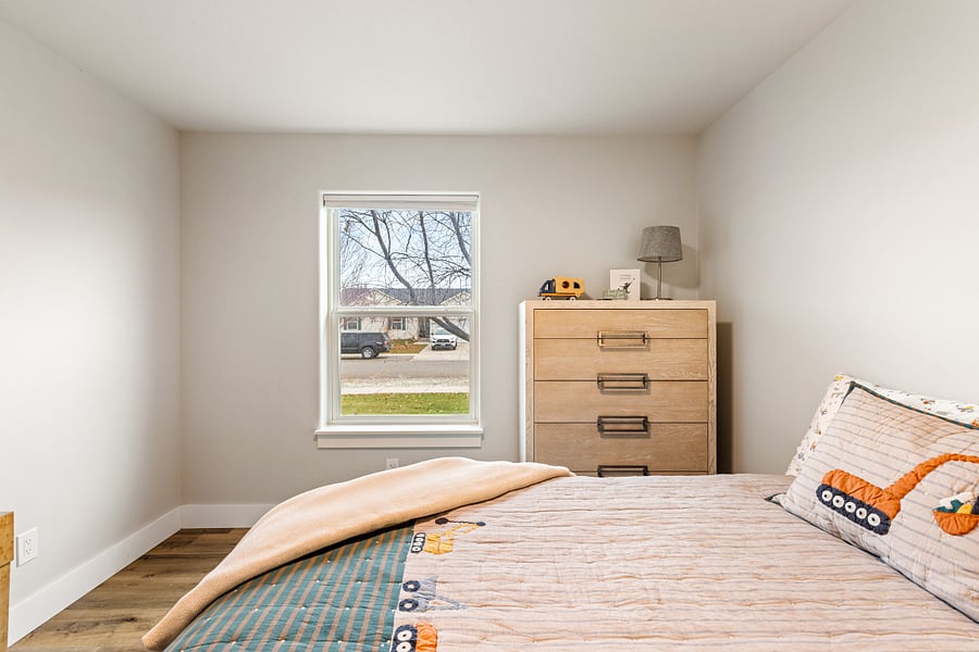 Full Bed Bedroom 3