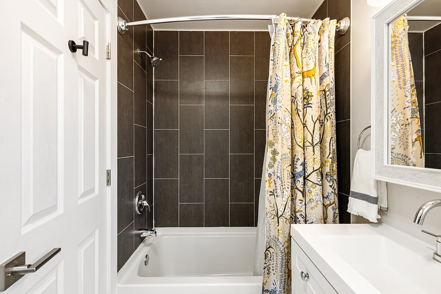 Full Bathroom with Shower/Tub combo