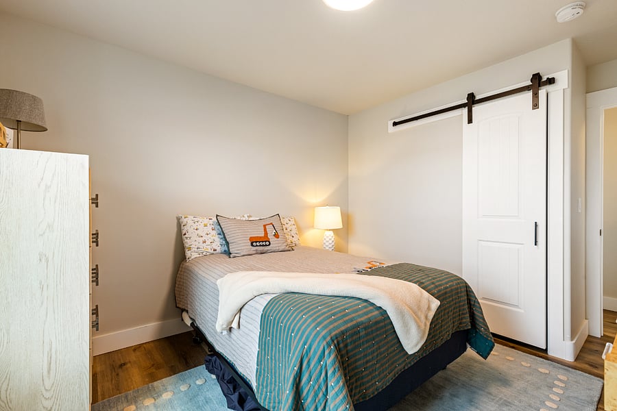 Full Bed Bedroom 3