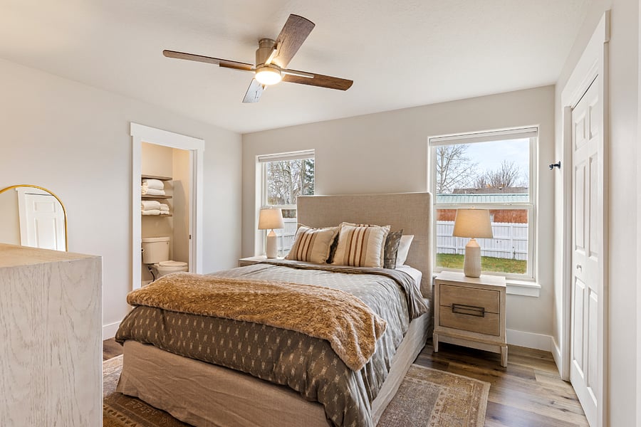 Master Bedroom Queen Bed 1