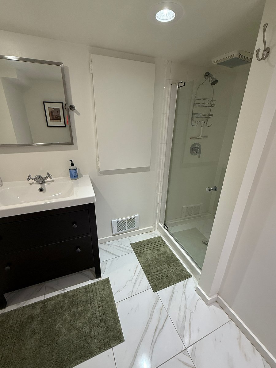 Unit has own hot water heater and good water pressure
