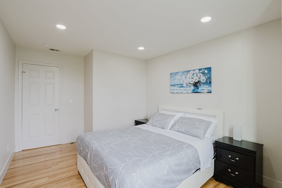 Second bedroom with queen bed
