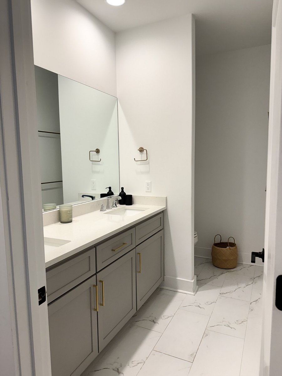 Upstairs Primary Bathroom