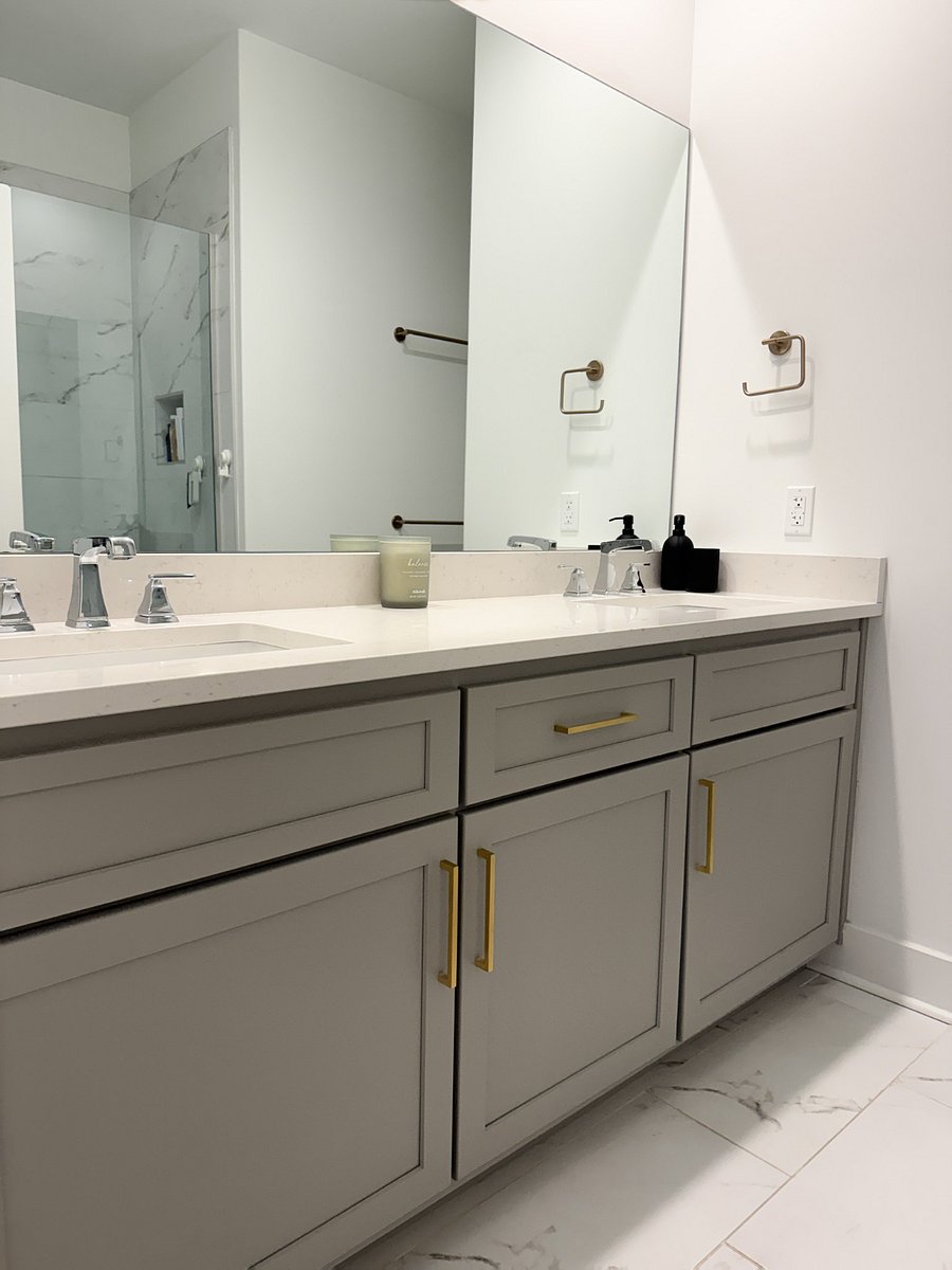 Upstairs Primary Bathroom