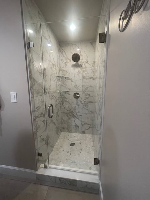 Primary shower-great shower head!