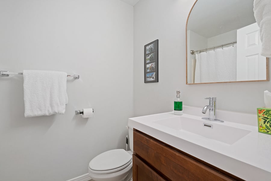Hall bath with tub/shower