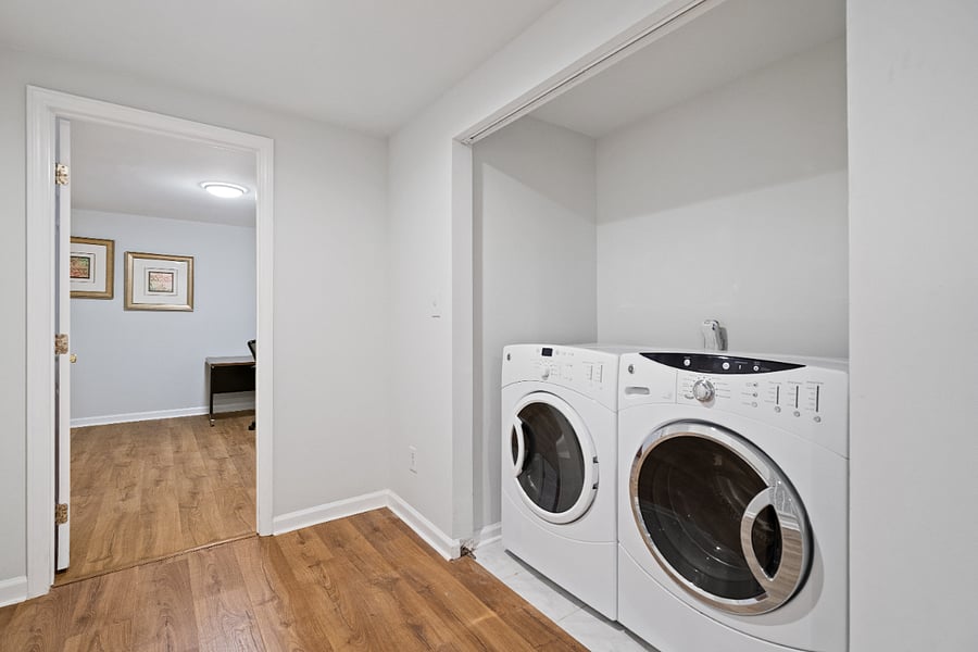 Washer/Dryer provided