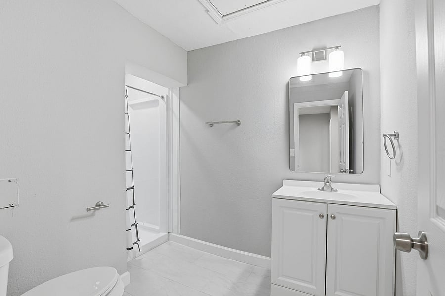 D/S Shared Bathroom #1