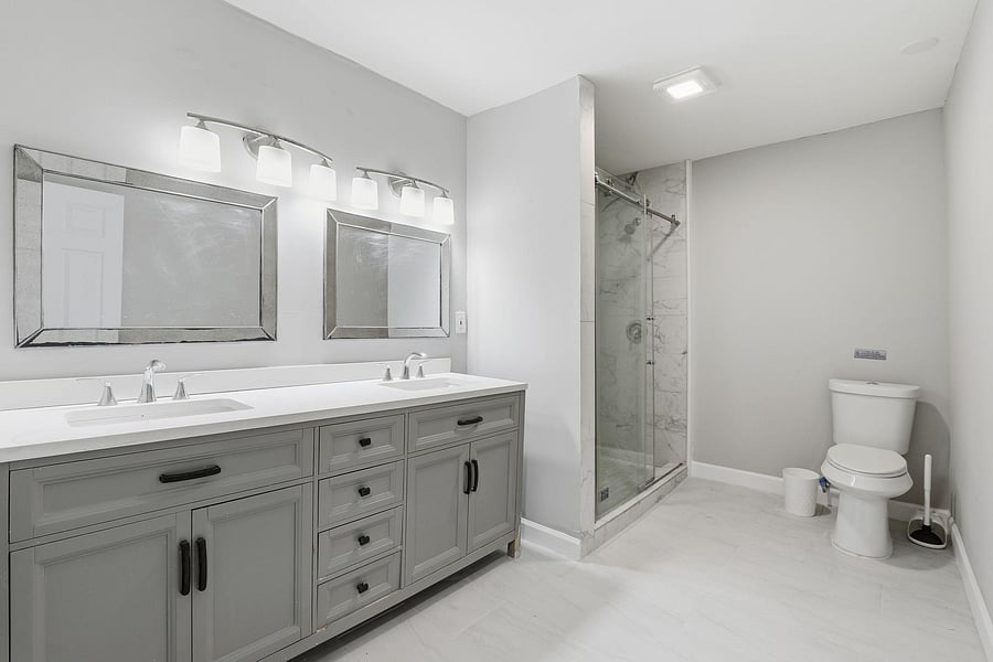 D/S Shared Bathroom #3