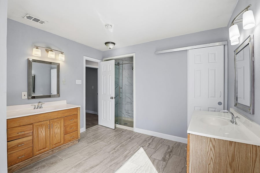 U/S Shared bathroom