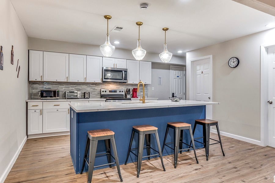 Updated Kitchen with Quart Countertop