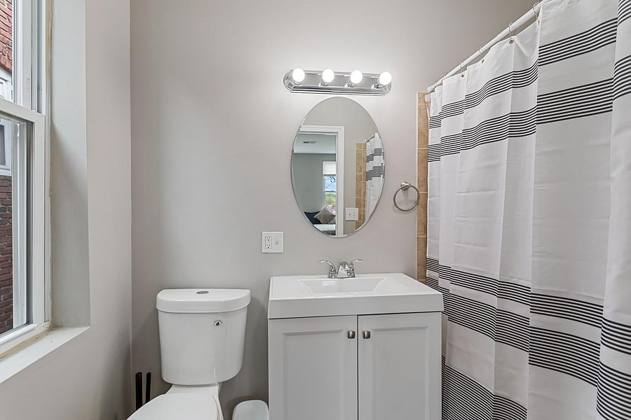 Bathroom "B"
Rooms: 1B, 2B, 3B