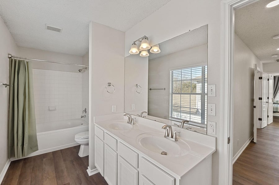 Bright & Clean Bathroom