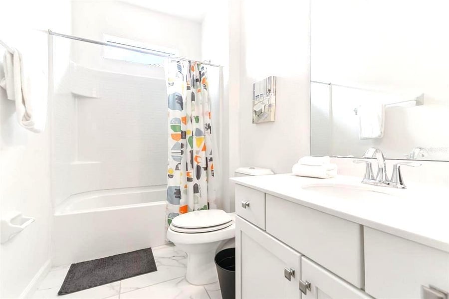 Private ensuite bathroom