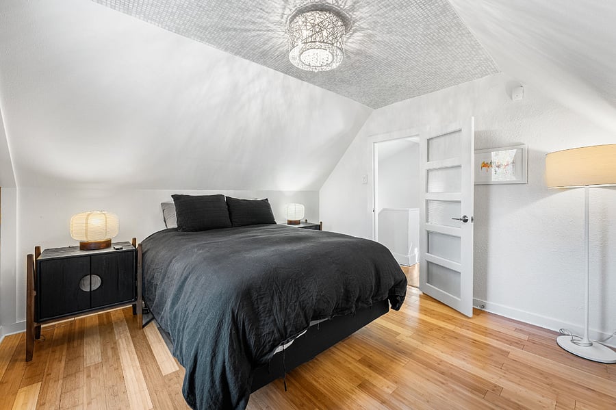 Queen bed in upstairs bedroom #2