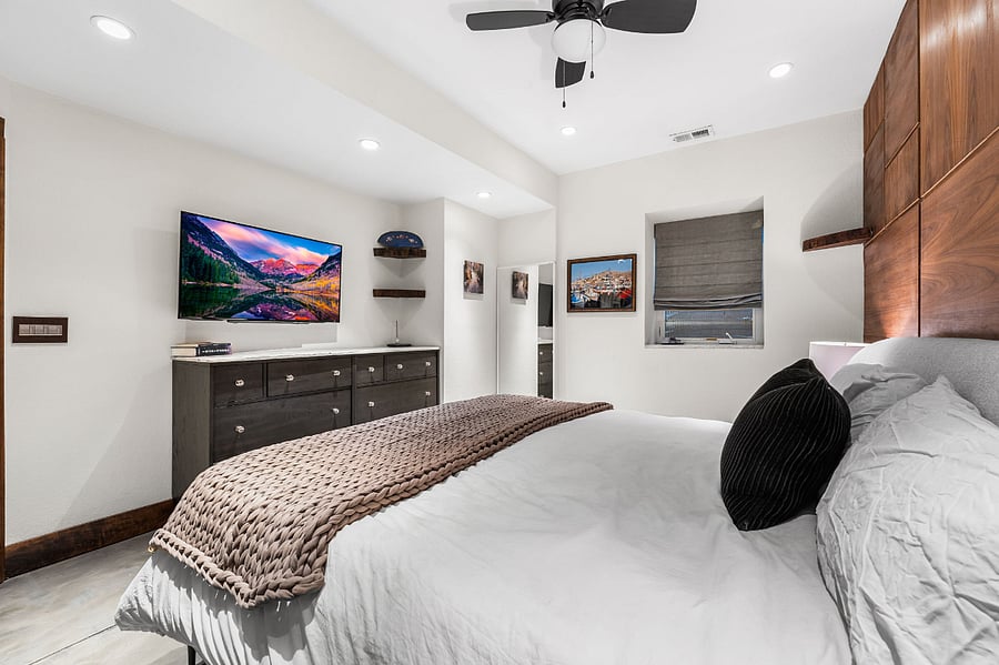 Downstairs master bedroom with king bed and tv