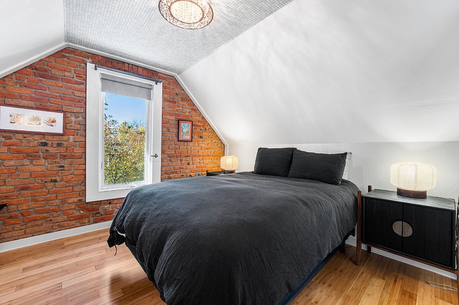 Queen bed in upstairs bedroom #2